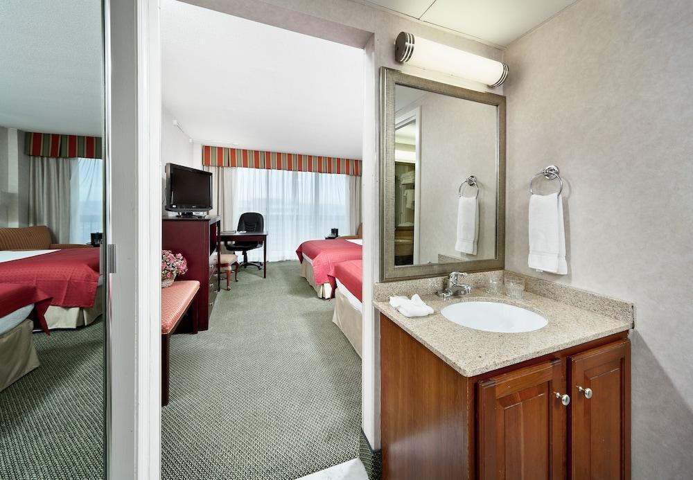 Holiday Inn Rosslyn At Key Bridge Arlington Exterior photo