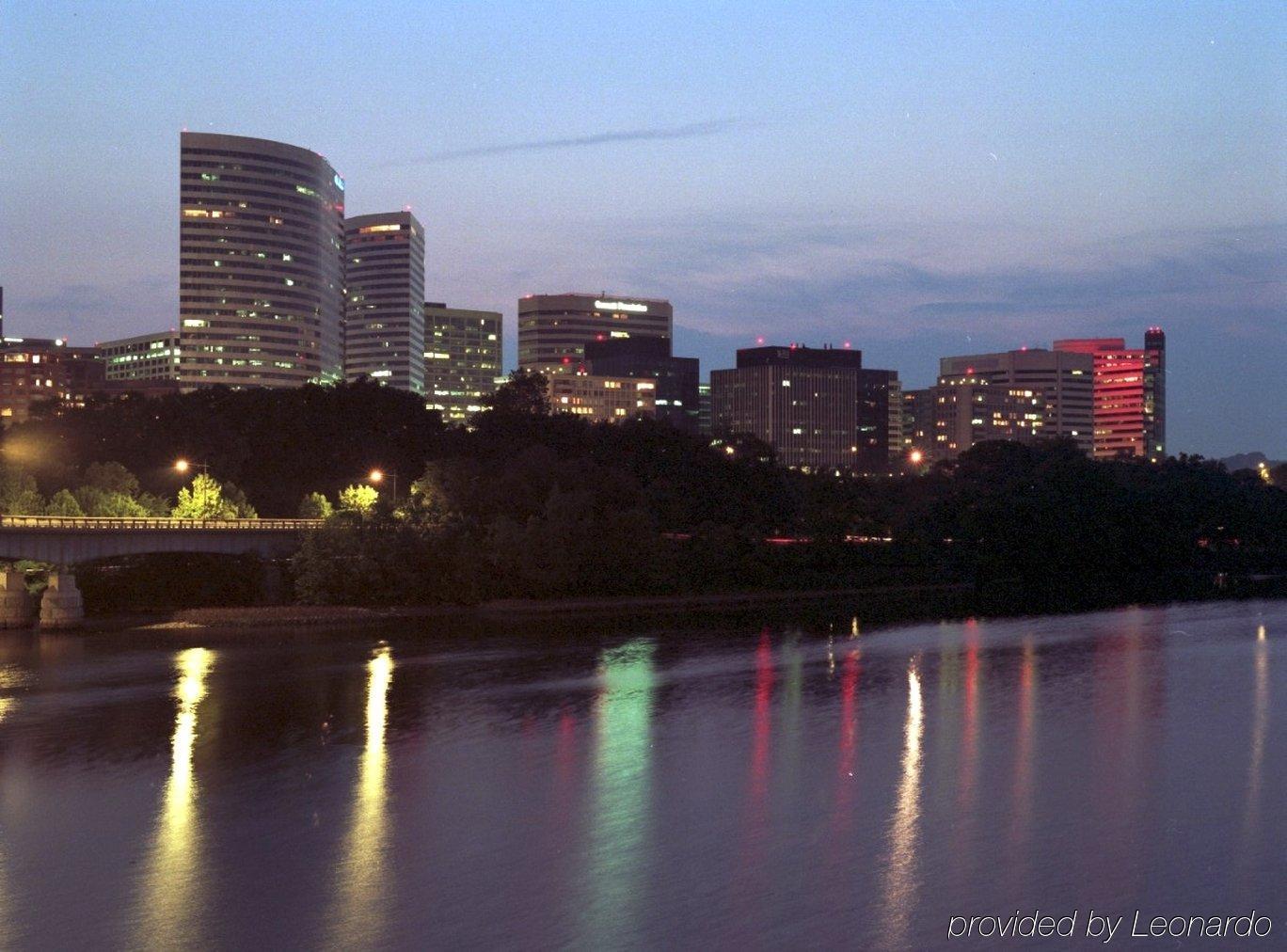 Holiday Inn Rosslyn At Key Bridge Arlington Exterior photo